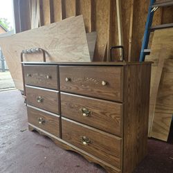 Vintage 6-Drawer Wood Dresser – Classic Oak Finish