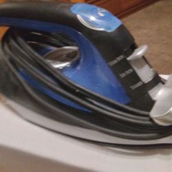 Hamilton Beach 2 N 1 Clothes Steam Iron