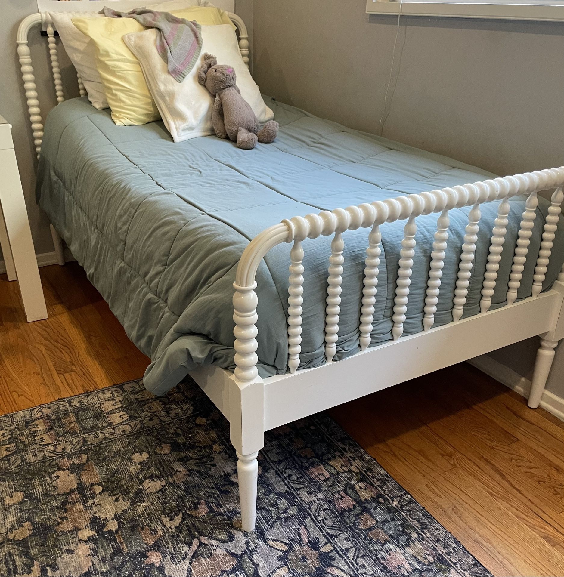 Jenny Lind Spindle Bed