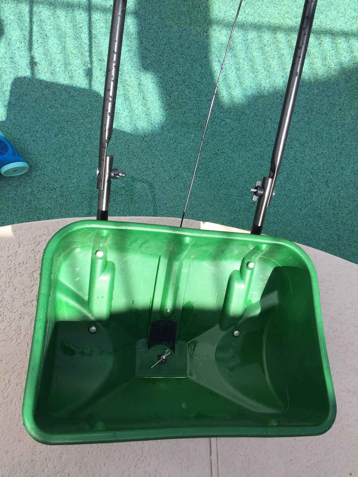 Scott s Speedy Green 3000 Broadcast Lawn Spreader Like NEW For Sale 