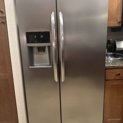 Frigidaire Stainless Steel Side 22.6 Cub - Feet Side By Side Counter Depth Refrigerator 