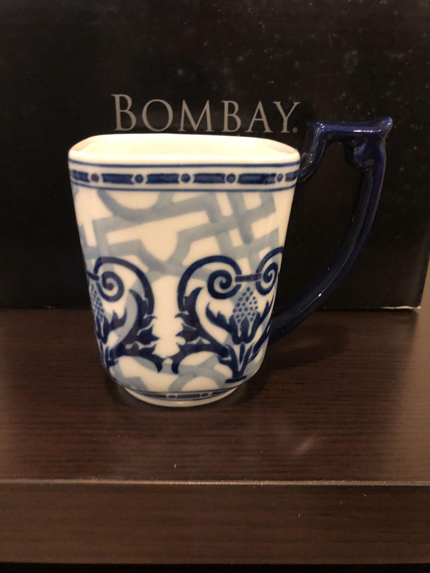 Tea/Coffee cups & saucers - set of 4