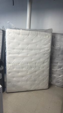Colchón Queen pillowtop 11”📲