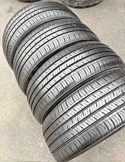 225/55 /17 Goodyear 📍📍 Vendo un set de llantas con 80% de vida las 4 📍🌟