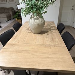 Modern Table And 4 Chairs 