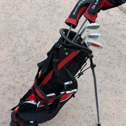 Aspire Junior Plus Kids Golf Clubs – Boys’ & Girls’ Right-Handed Golf Set with Lightweight Stand Bag, Graphite Shafts & Aircraft-Grade Aluminum Clubs