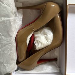 Christian Louboutin Décolleté Heels 