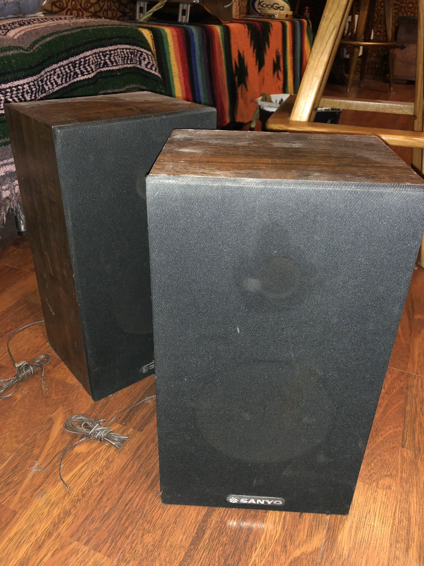 Working Sanyo speakers (pair)