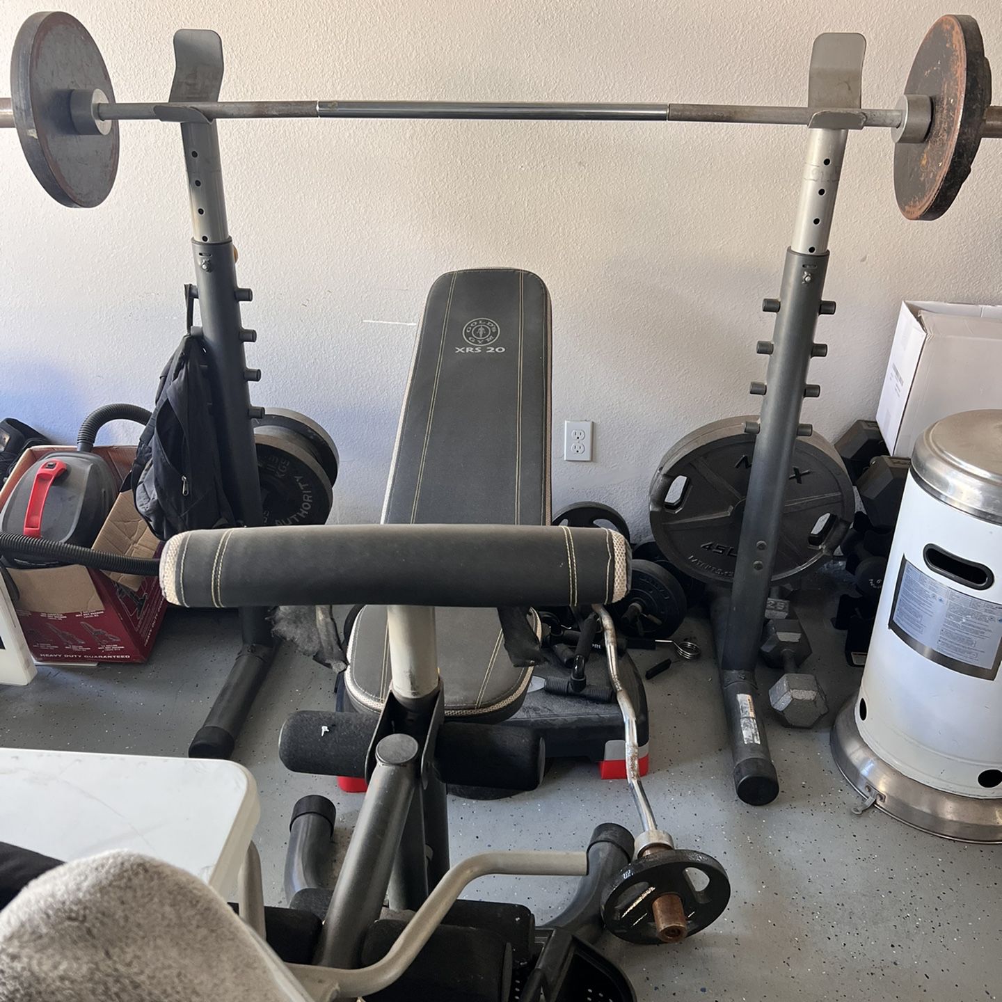 GYM FLAT BENCH WITH WEIGHTS 