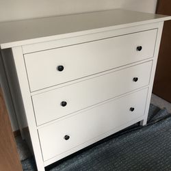 White 3-drawer dresser