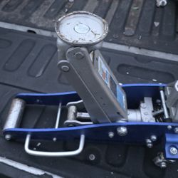 PITTSBURGH 1.5 Ton Low-Profile Aluminum Racing Floor Jack with RAPID PUMP
  no handle