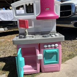 Girls Kitchen $5