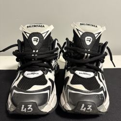 Balenciaga Runners Black And White