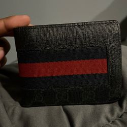Gucci wallet 