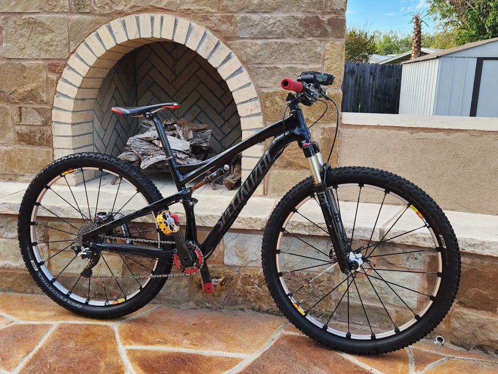  Specialized Epic Expert Carbon mountain bike    MED