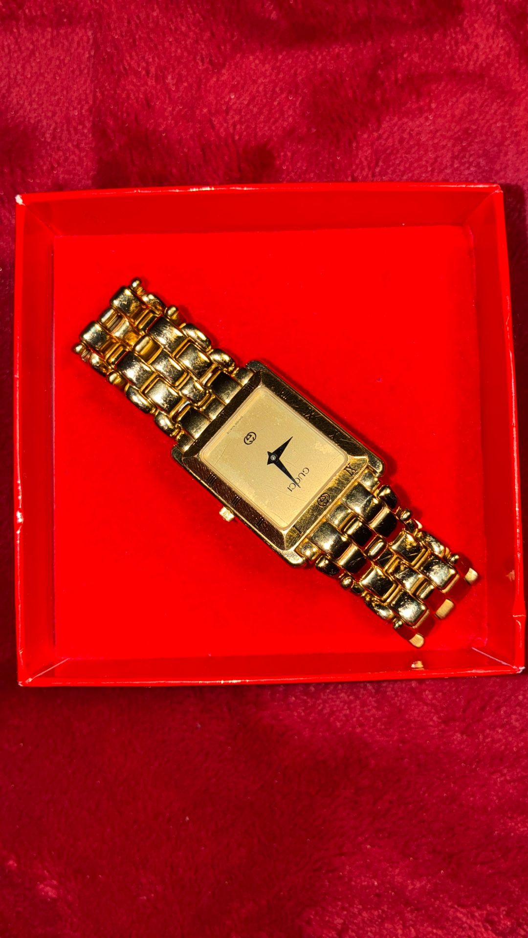 Gold GUCCI M WATCH