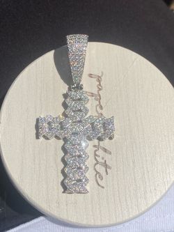 Moissanite 925 diamond cross pendant