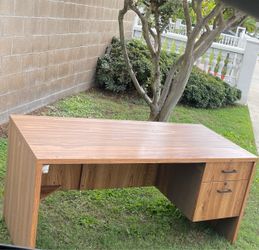 Two drawers desk