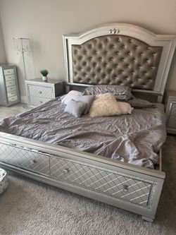King headboard with Mirrored Accents