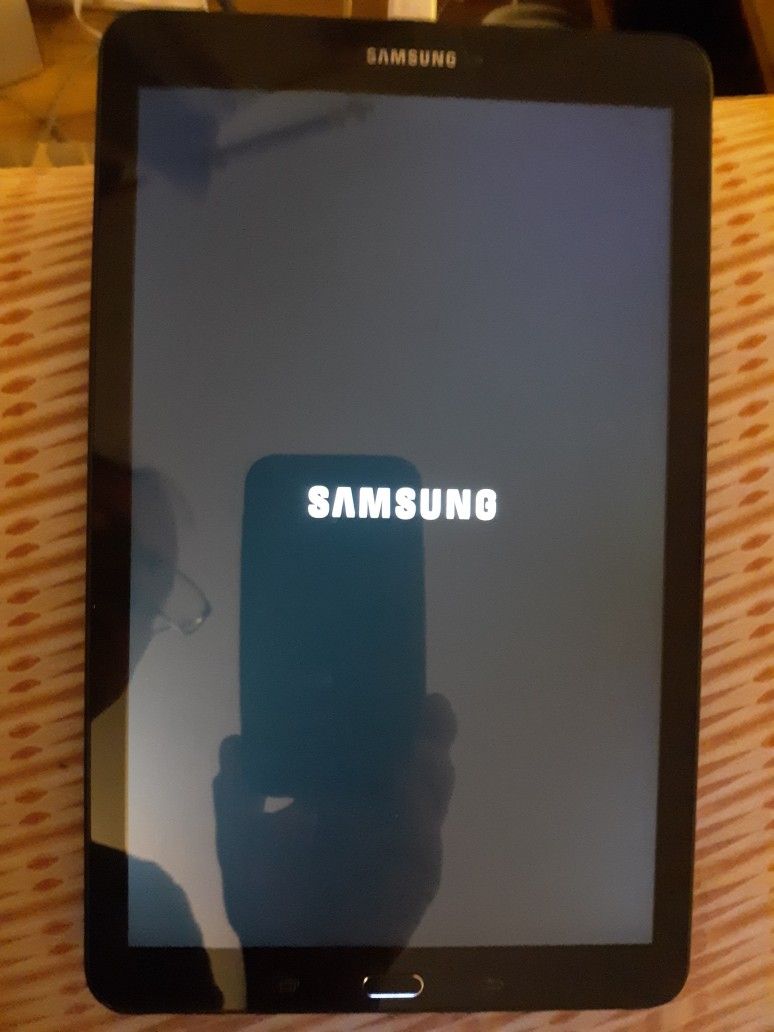 Samsung Galaxy Tab E Tablet 9.6 Inch 16 GB LIKE NEW FACTORY RESET