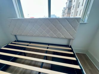 King Size bed with mattress