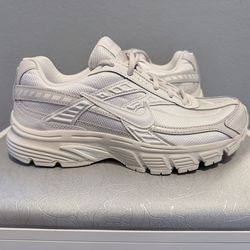 Nike Initiator Women's Size  7.5