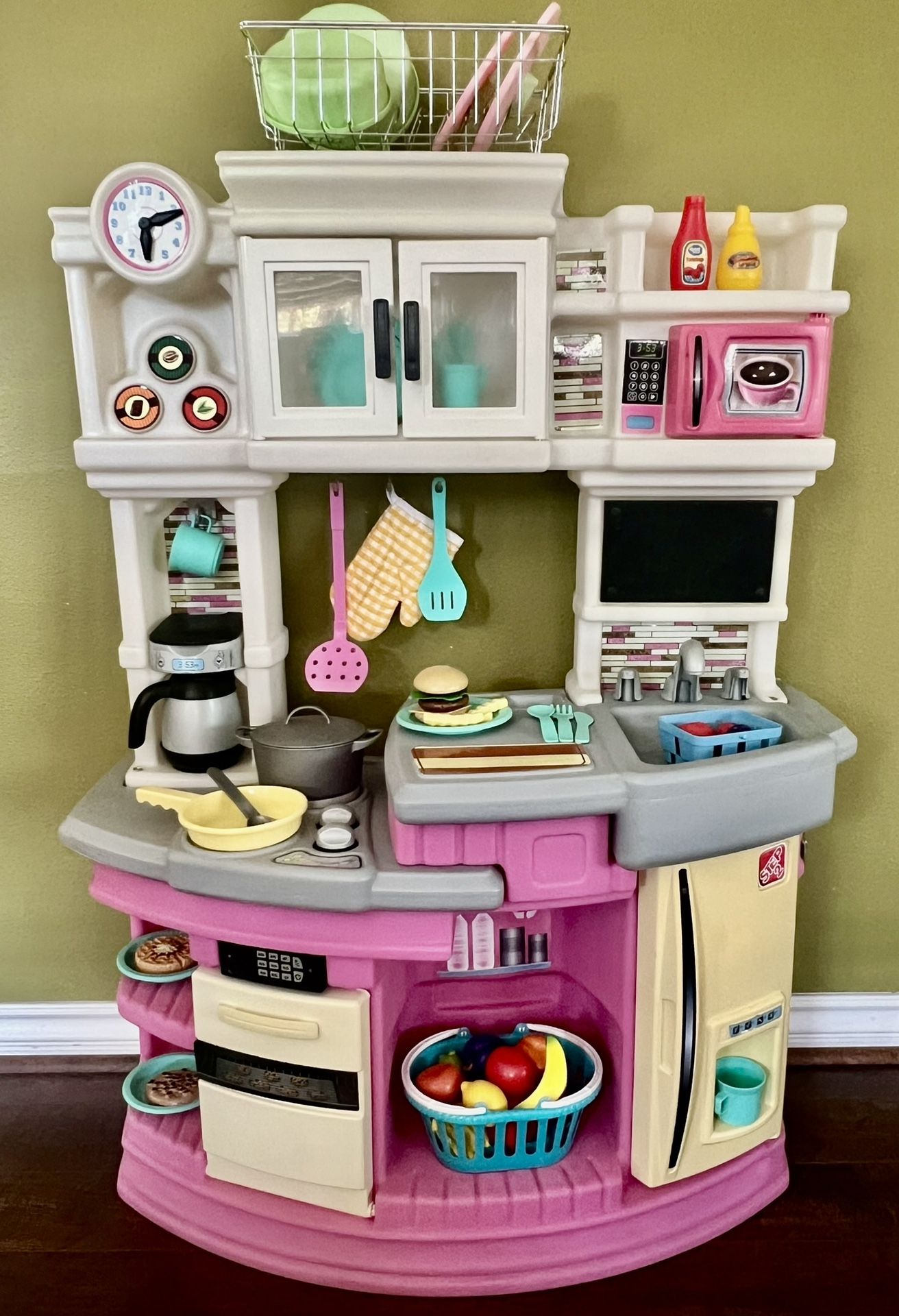 Step 2 Lil Chefs Gourmet Toy Kitchen.  Includes accessories shown.    Price listed is firm.  Thank you for looking!