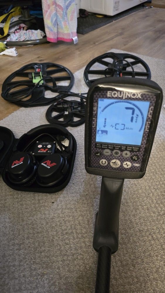 Minelab Equinox 800 Barely Used