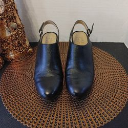 Naturalizer black leather heels Size 9