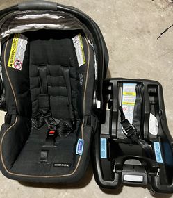 Graco SnugRide 35 Lite DLX Infant Car Seat And Base