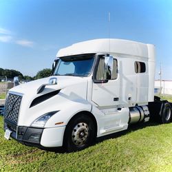 2019 VNL 740 - Warranty Included - Financing Available!