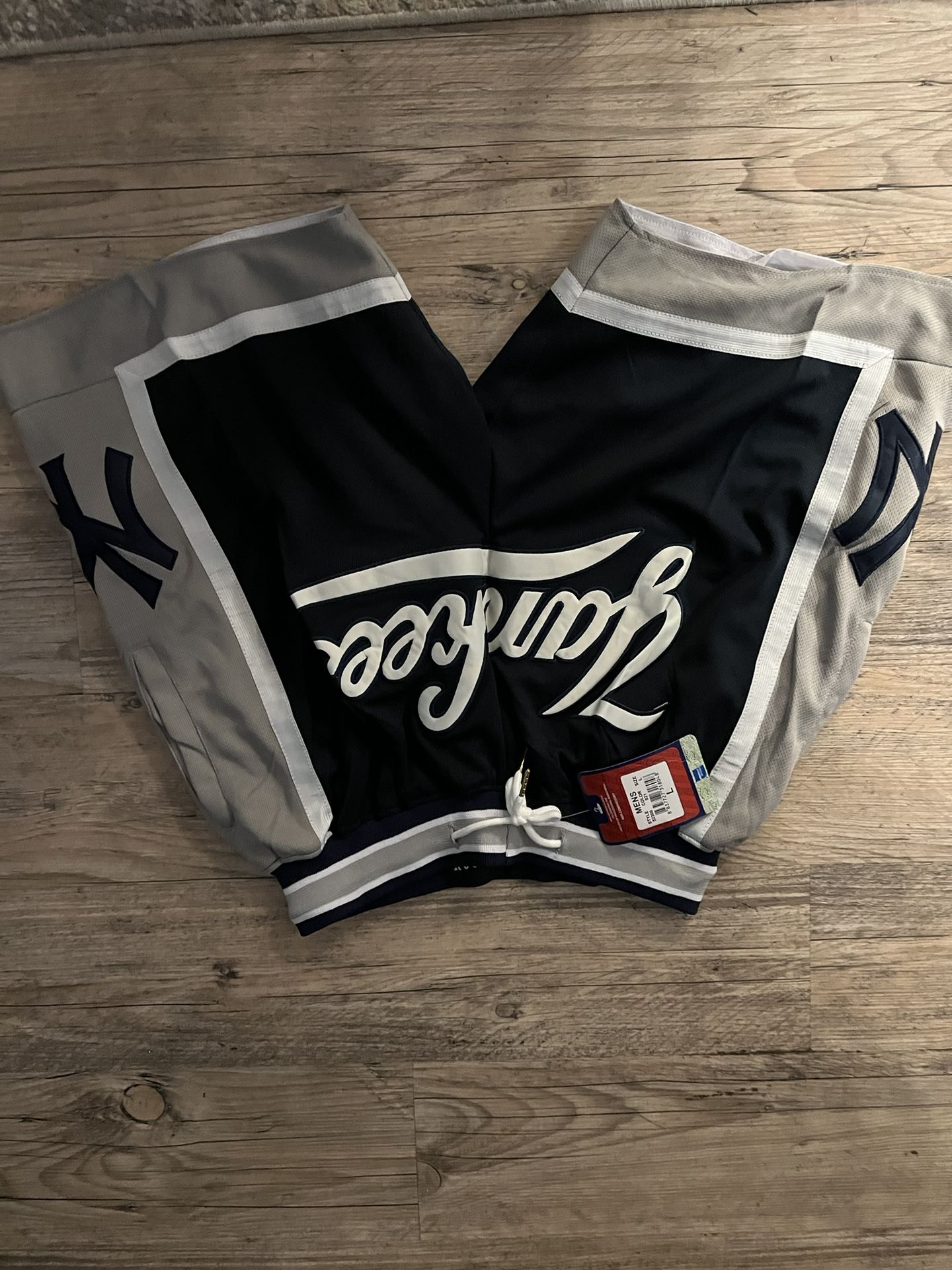 Men L Yankee Basketball Shorts