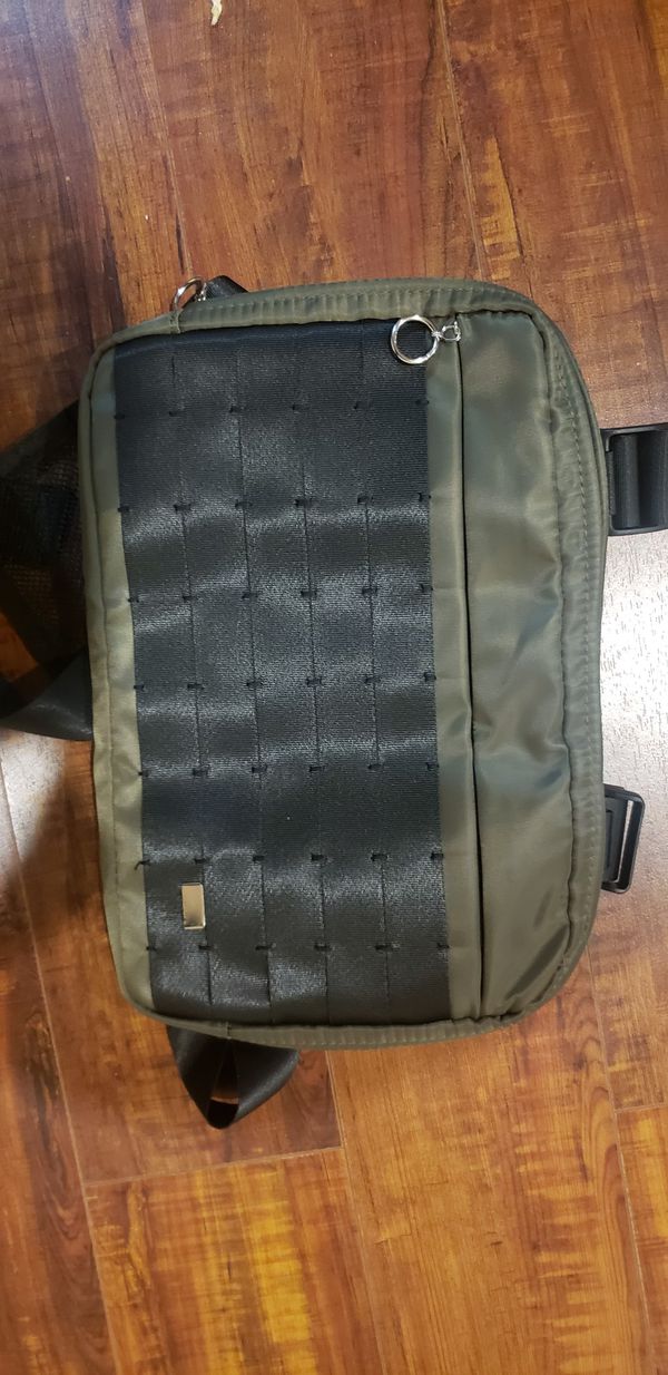 Chest bags supreme lv for Sale in Los Angeles, CA - OfferUp