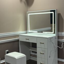 Makeup Vanity 4 Drawers LED Strip 3 Adjustable Light Mode, Brightness Control, With Cushioned Chair. Charging Station 