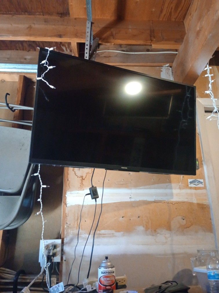 37 Inch Toshiba Tv With Wall Mount Included