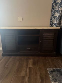 Entertainment center