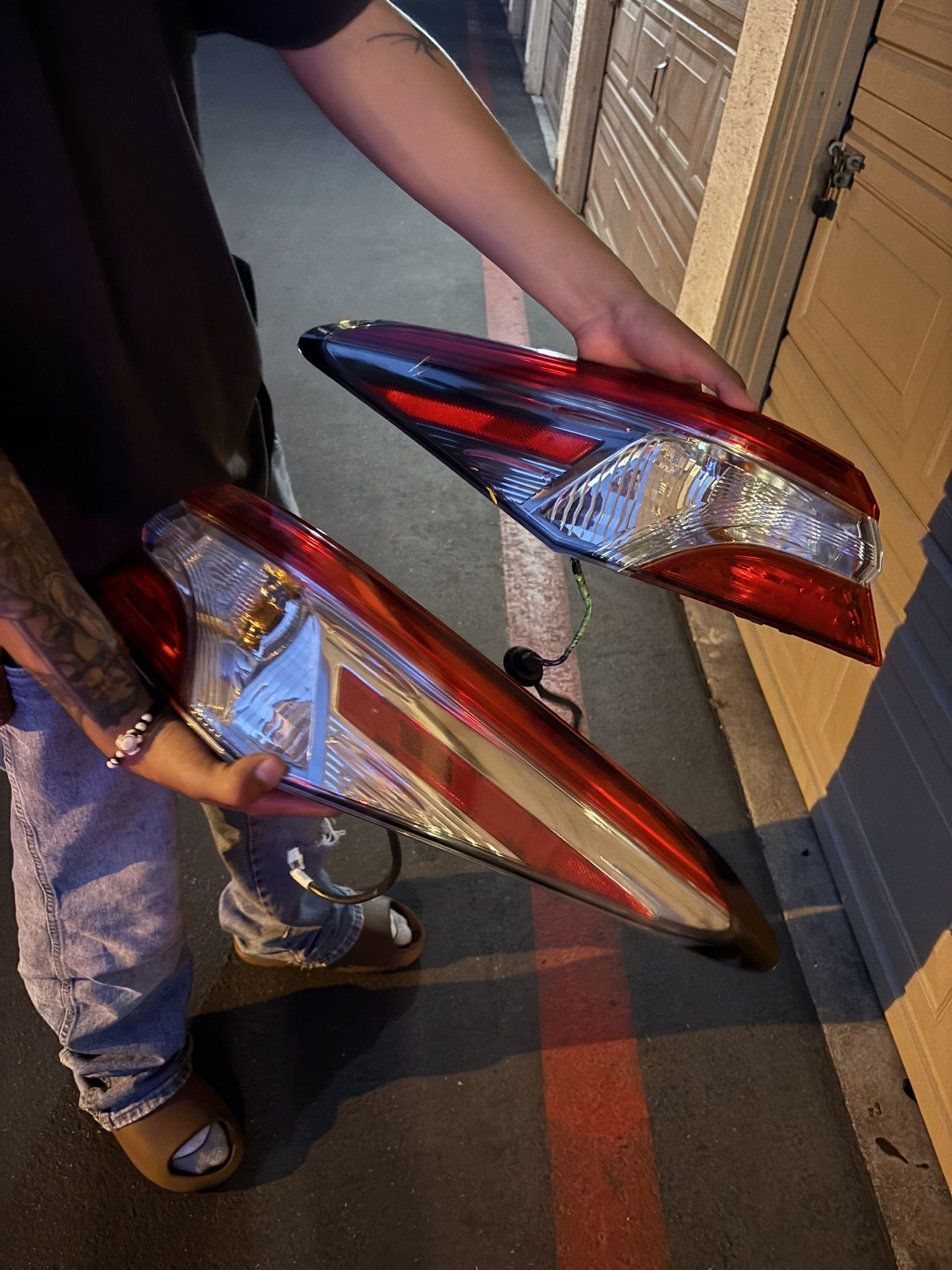 2019 camry oem tail lights 