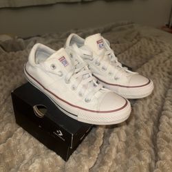 Women’s Size 7.5 White Converse 