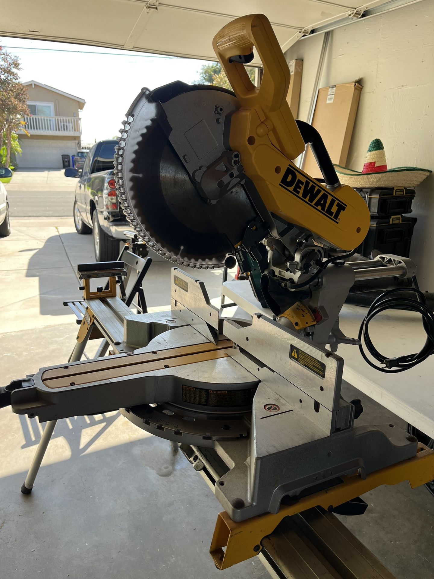 Sliding Miter Saw