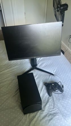 Xbox x, LG monitor, power a Xbox controller