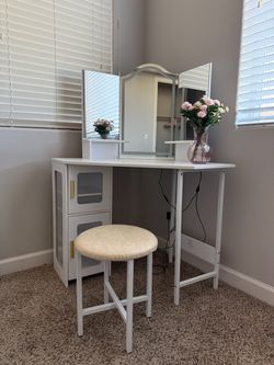 White Vanity Desk with Lighted Mirror and Stool