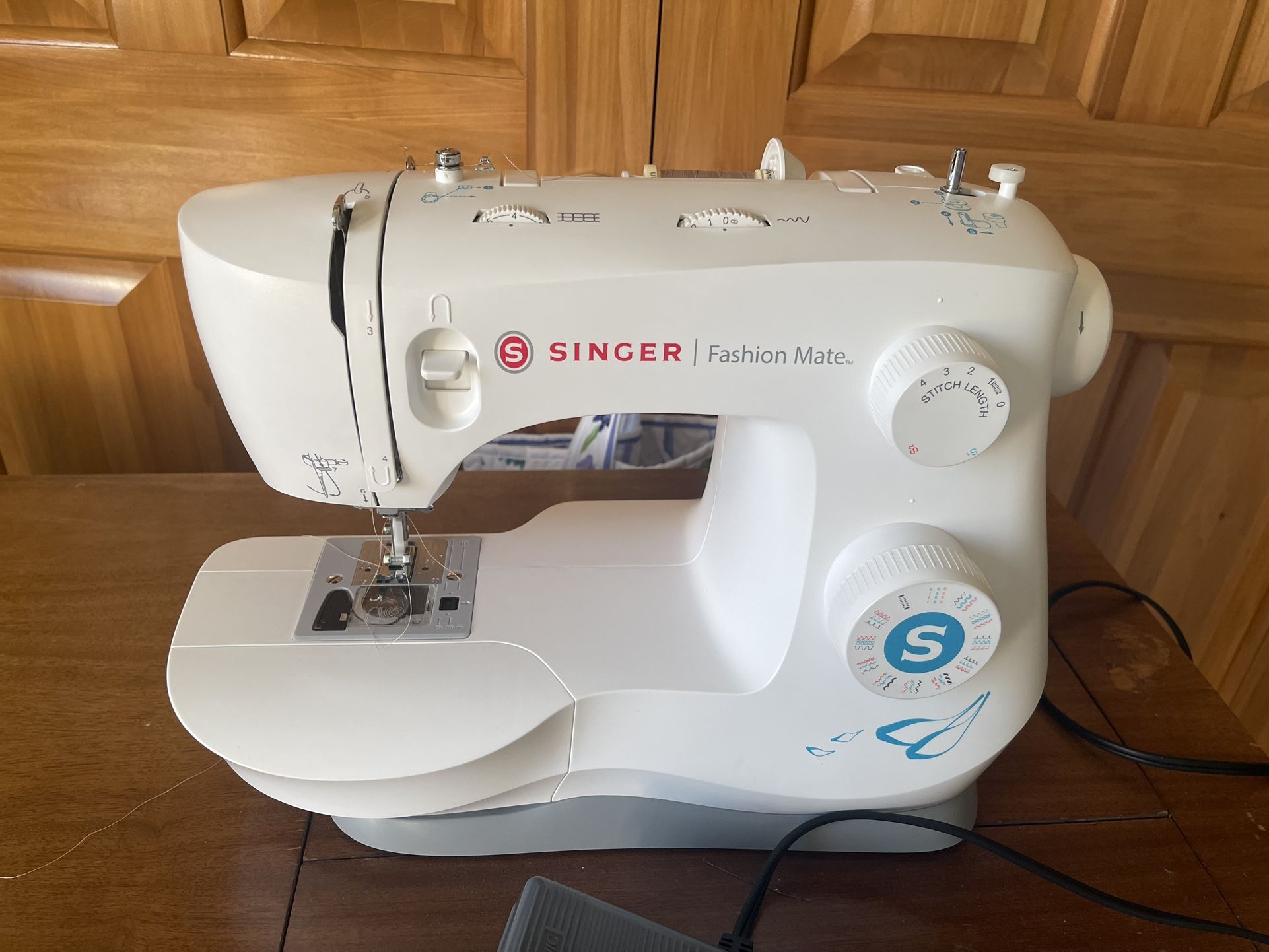 Singer Model 3342 , Antique Table , Cutting Table And Temples