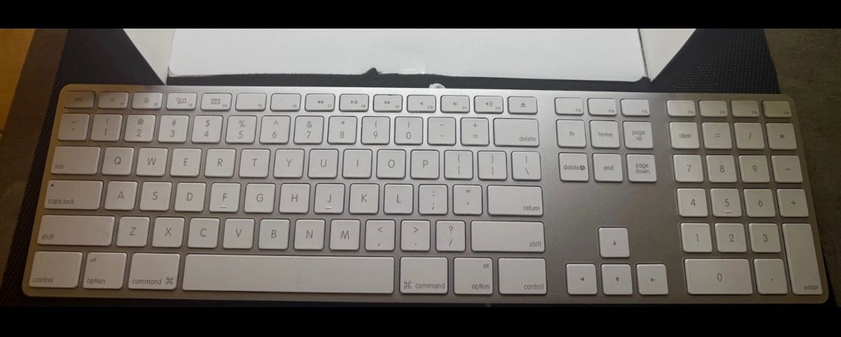 Apple White Aluminum USB Wired Keyboard A1243 and Apple wired Mouse A1152