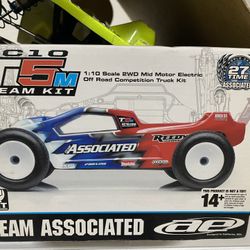 Team Associated T5M