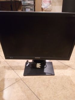 Selling my SAMSUNG MONITOR 22 inches $30 OBO