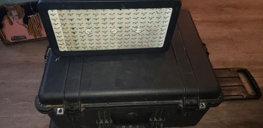 PELICAN CASE AND GROW LIGHT