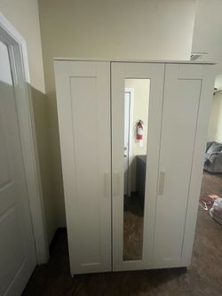 Wardrobe/armoire