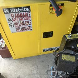 30 Gallon, 1 Shelf, 2 Doors, Manual Close, Flammable Cabinet, Sure-Grip® EX, Yellow - 893000