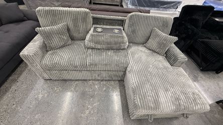 SECTIONAL WITH PULL OUT