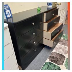Dresser/ Eight drawers dresser